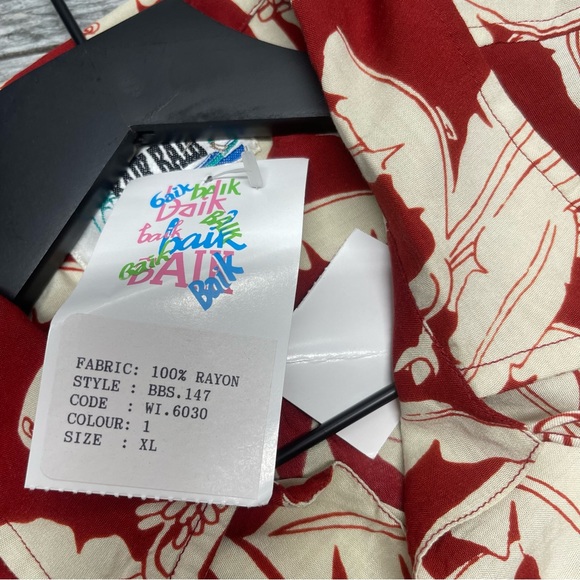 Baik Baik men's red floral Hawaiian button down shirt size XL - Picture 9 of 9